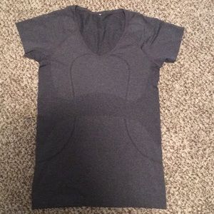 Lululemon swiftly tech workout top gray (size 6)